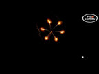 FLIEGENDER HIMMELSRAKETEN FEUERWERK RAKETEN & GESCHOSSE